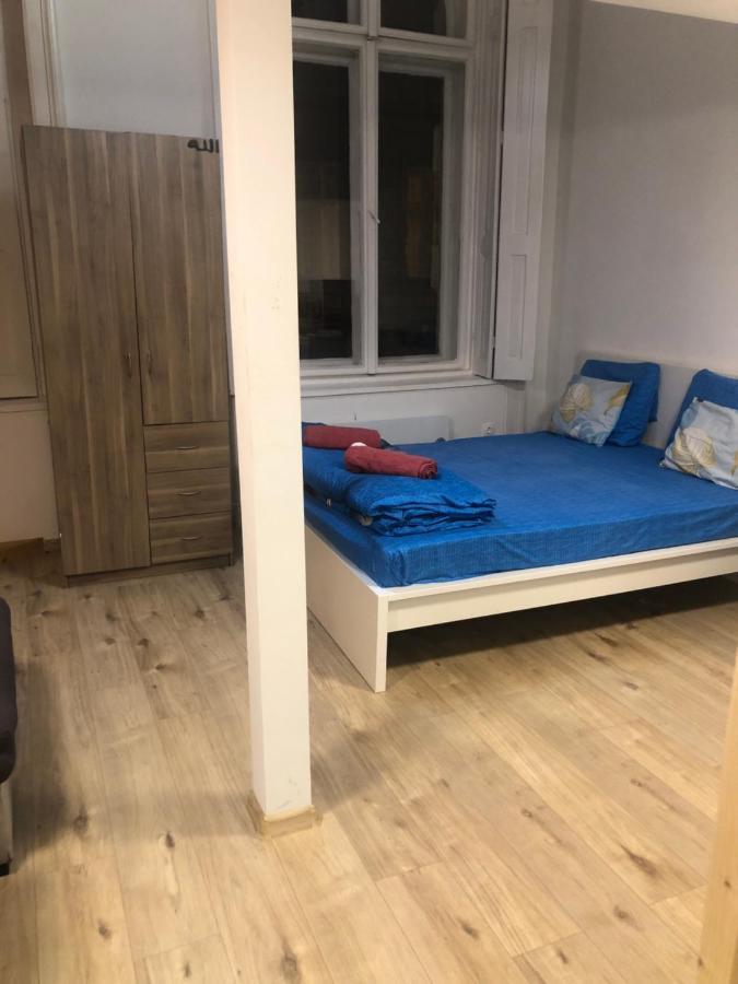 7Dab Rotten 4B3 Contactless Self Check-In Budapest Kültér fotó