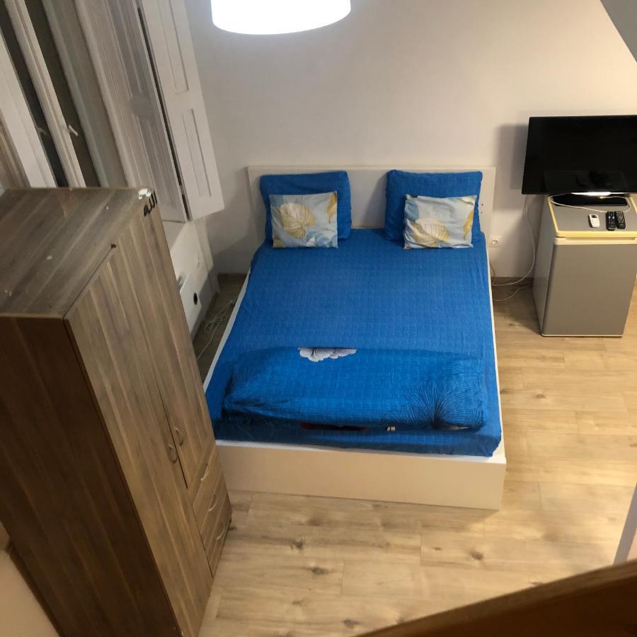 7Dab Rotten 4B3 Contactless Self Check-In Budapest Kültér fotó
